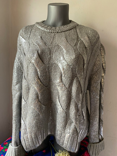 Divided m damen - by,